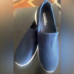 Skechers Go Walk  navy blue slip on sneakers Gen5
